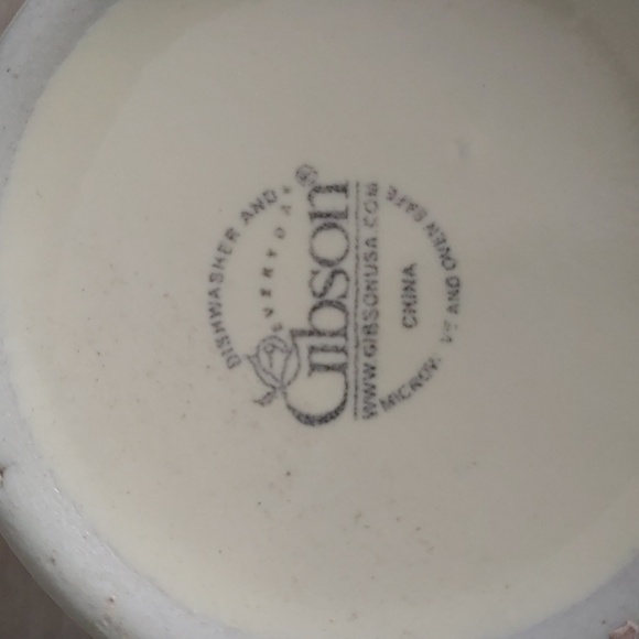 Gibson Beige or Light Yellow Ribbed Coffee Mug - Picture 3 of 4